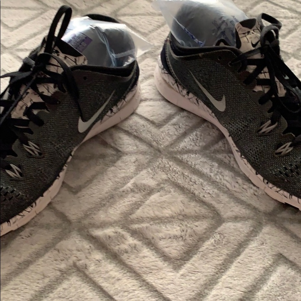 Nike Sneakers - Picture 2 of 15